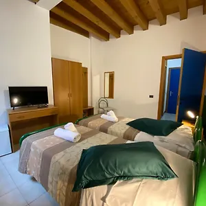Casa Santa Caterina E Sant Antonio , Padua Italië