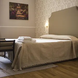 *** Hotel Navy Italia